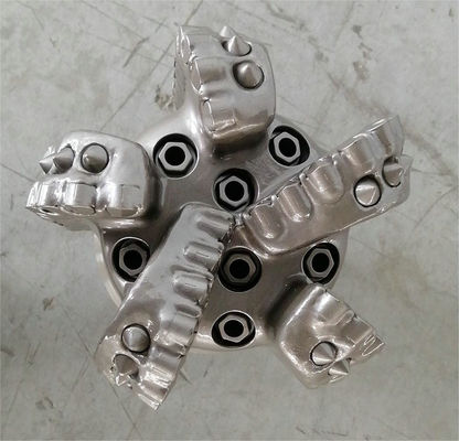 油井のあくことのための13mmの中心PDCの穴あけ工具の影響が大きい抵抗
